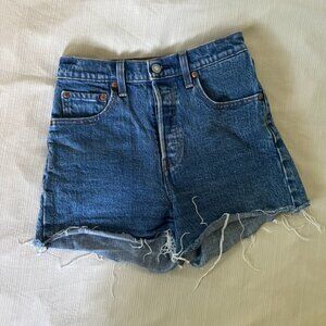 Levi's medium wash ribcage shorts size 25